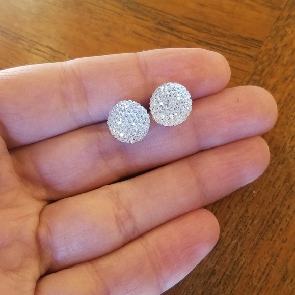 NWOT Globe Studs - Picture 5 of 6